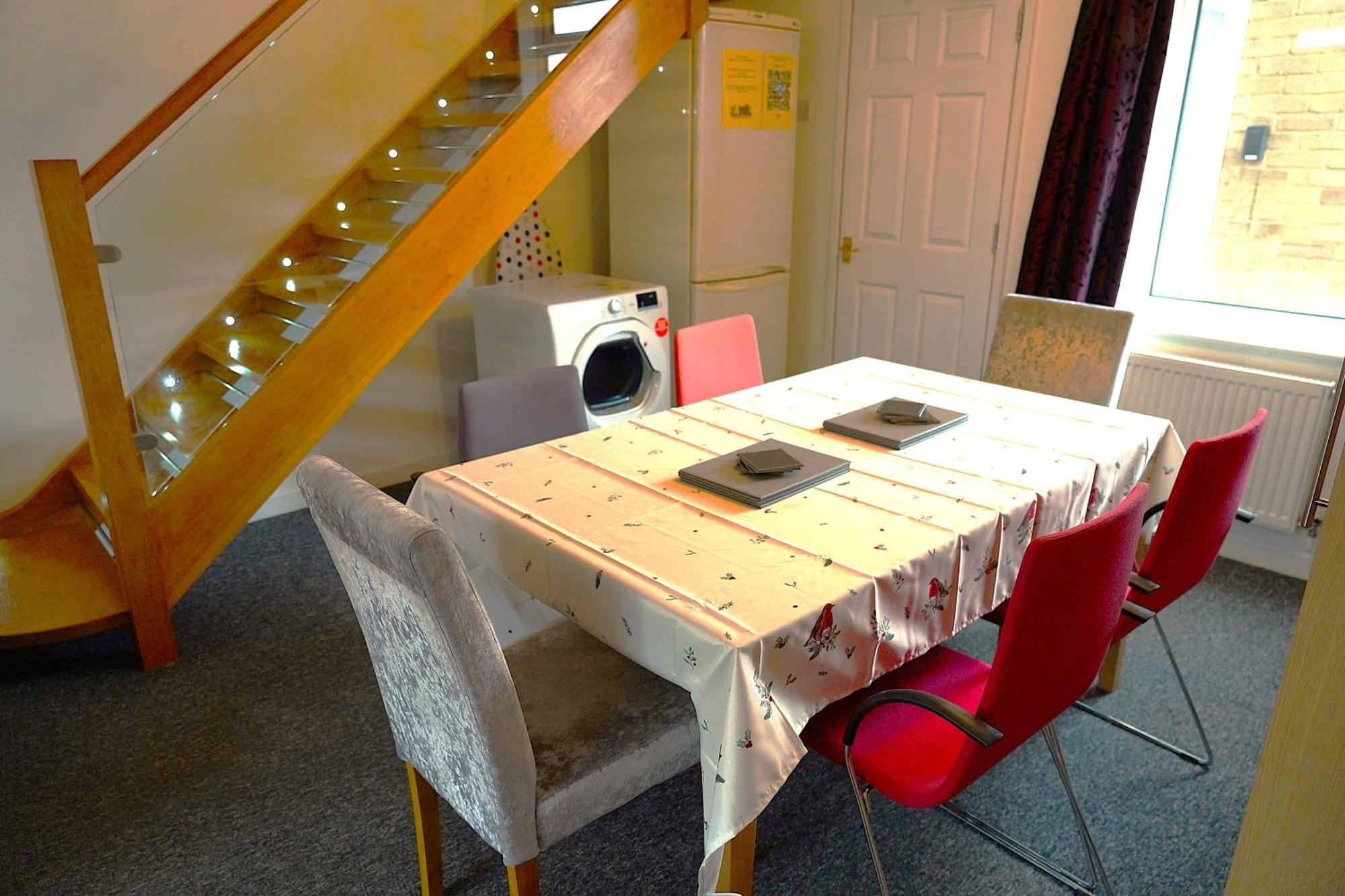 Sleeps 10, Free Parking, Close To Science Park, King Size Bed Milton  Exterior photo